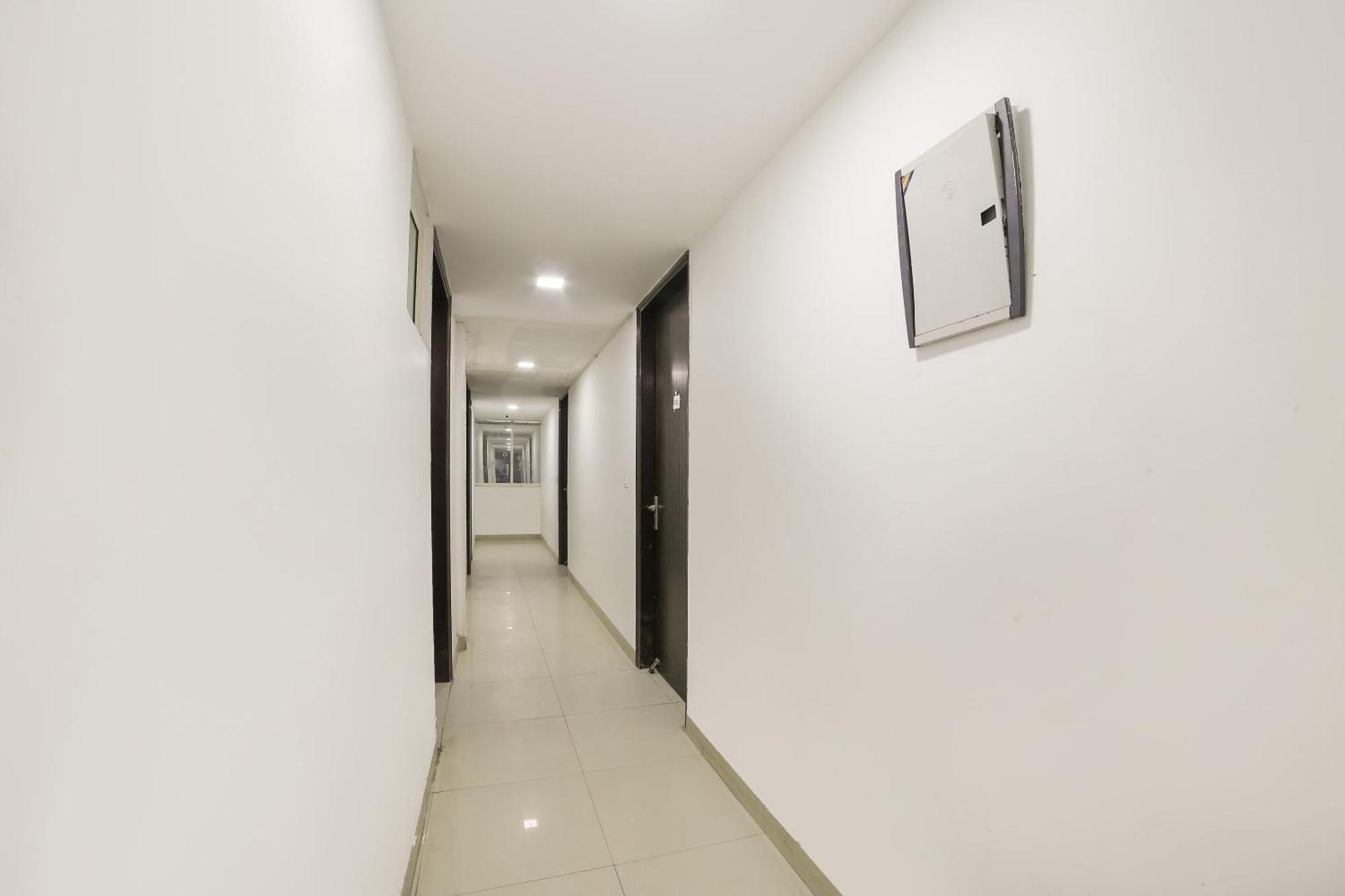 My Comfortable Hotel Ню Делхи Екстериор снимка