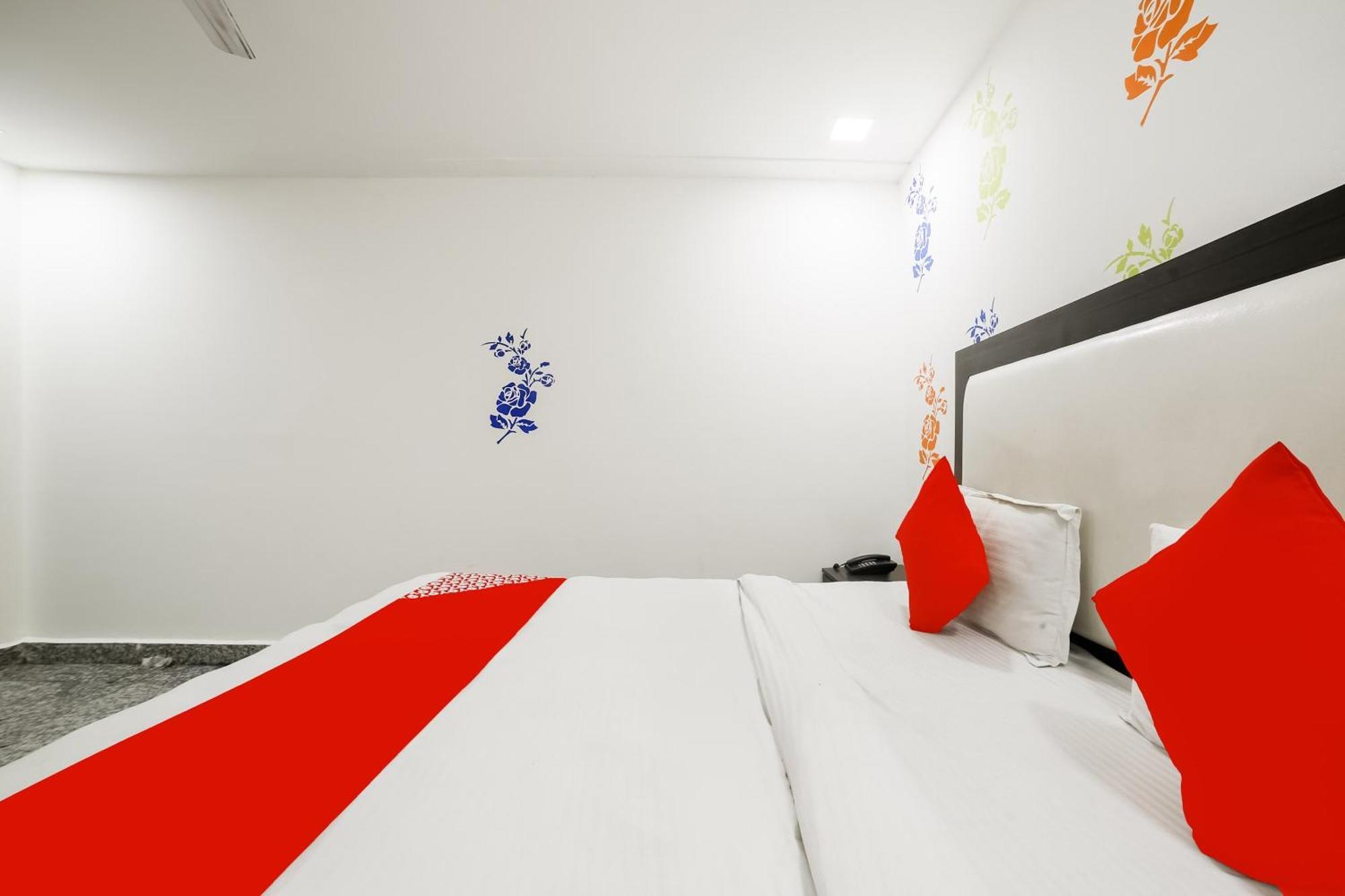 My Comfortable Hotel Ню Делхи Екстериор снимка
