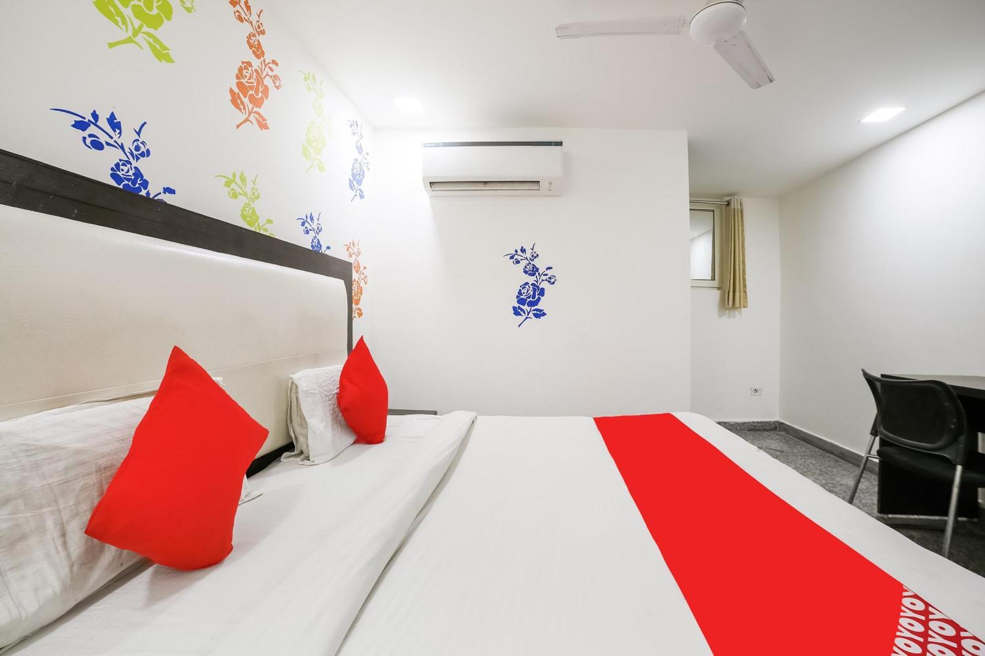 My Comfortable Hotel Ню Делхи Екстериор снимка