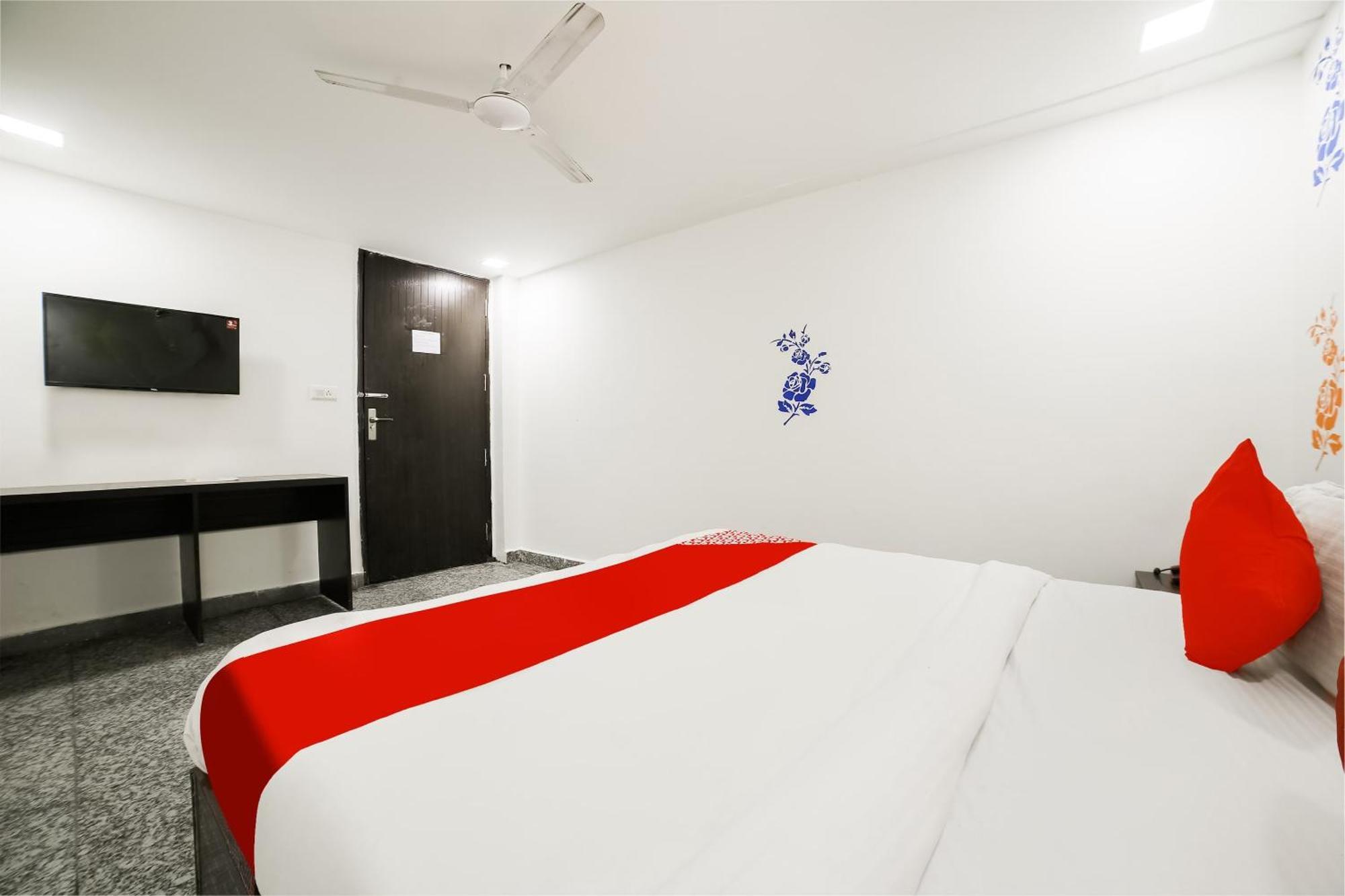 My Comfortable Hotel Ню Делхи Екстериор снимка